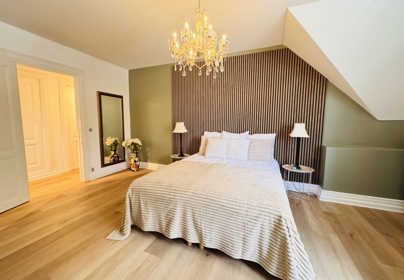 Apartment in Aalborg - aday - Aalborg Mansion - 3 Bedrooms Apartment