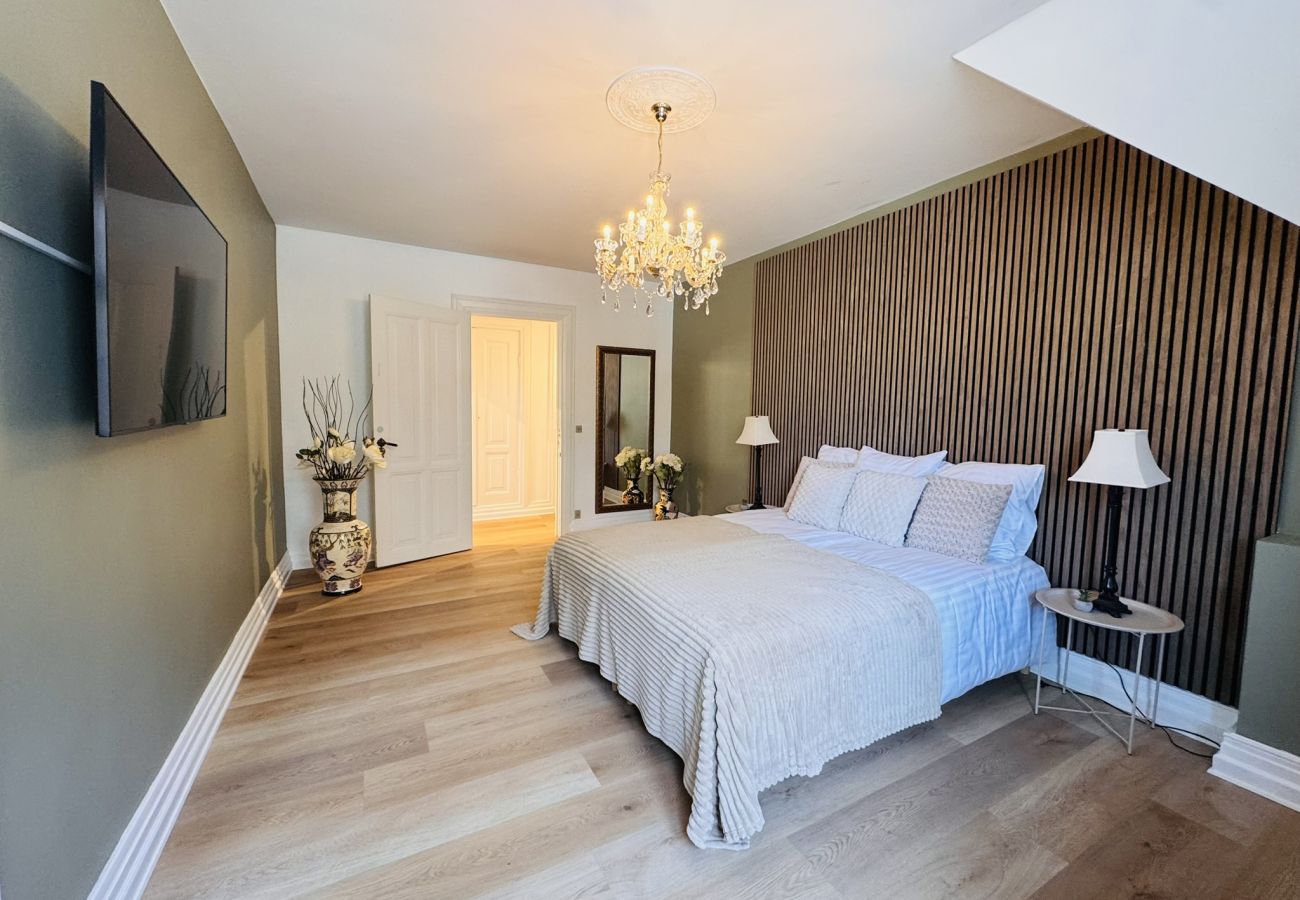 Apartment in Aalborg - aday - Aalborg Mansion - 3 Bedrooms Apartment