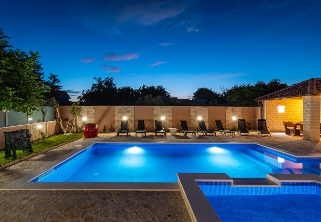 House in Perušic Benkovacki - Poolincluded - Villa Lana House in Perušic Benkovacki - Poolincluded - Villa Lana