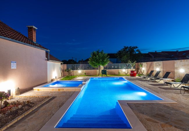 House in Perušic Benkovacki - Poolincluded - Villa Lana House in Perušic Benkovacki - Poolincluded - Villa Lana