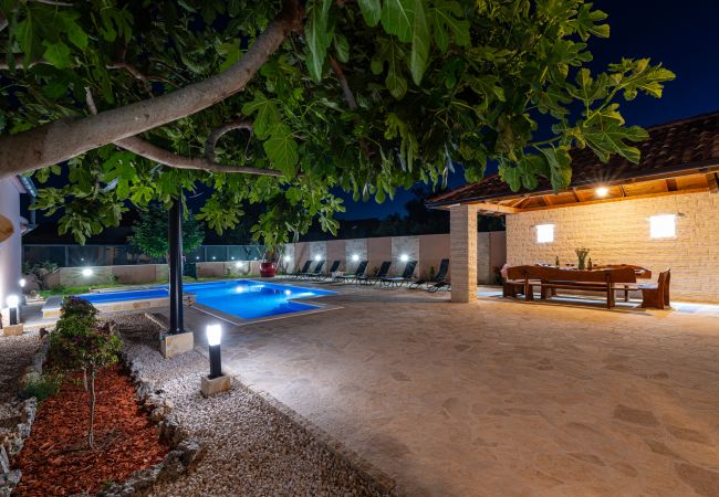 House in Perušic Benkovacki - Poolincluded - Villa Lana House in Perušic Benkovacki - Poolincluded - Villa Lana