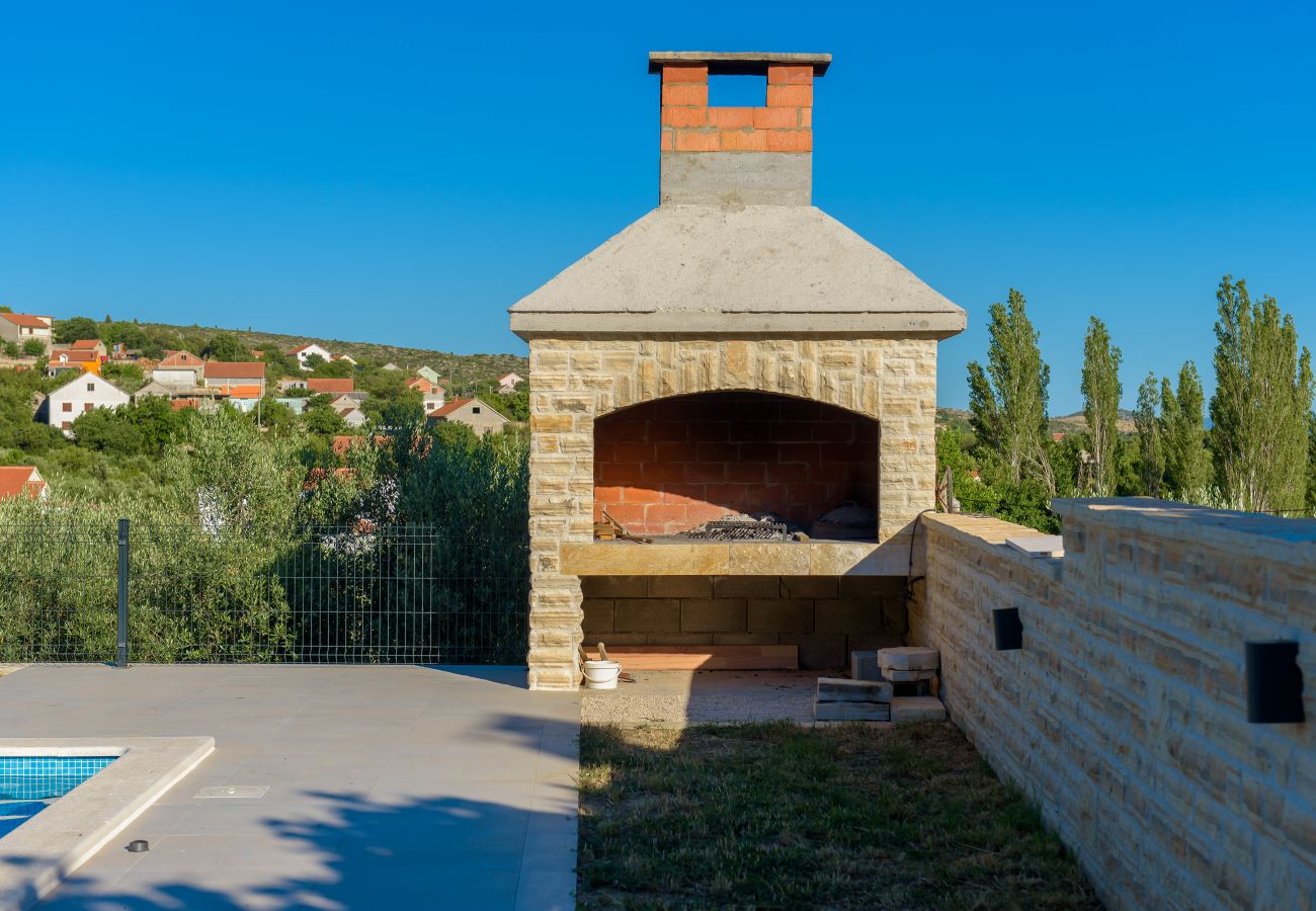 House in Lišane Ostrovicke - Poolincluded - Holiday Home Maslina 