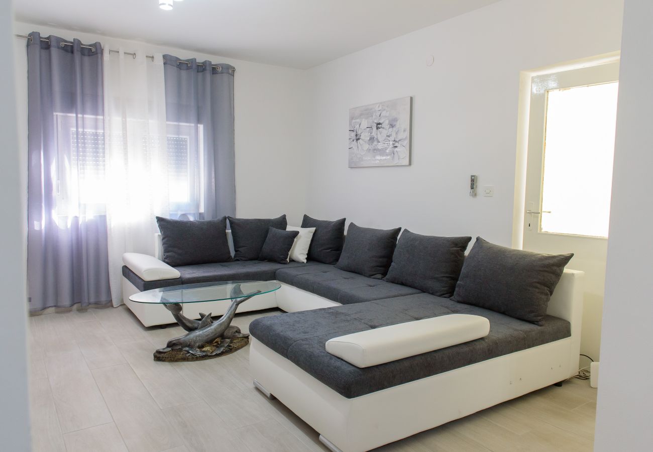 House in Lišane Ostrovicke - Poolincluded - Holiday Home Maslina 