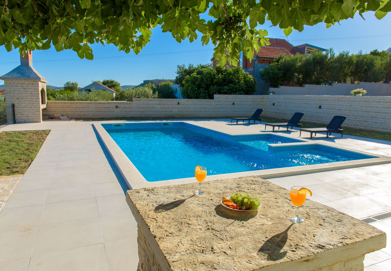 House in Lišane Ostrovicke - Poolincluded - Holiday Home Maslina 