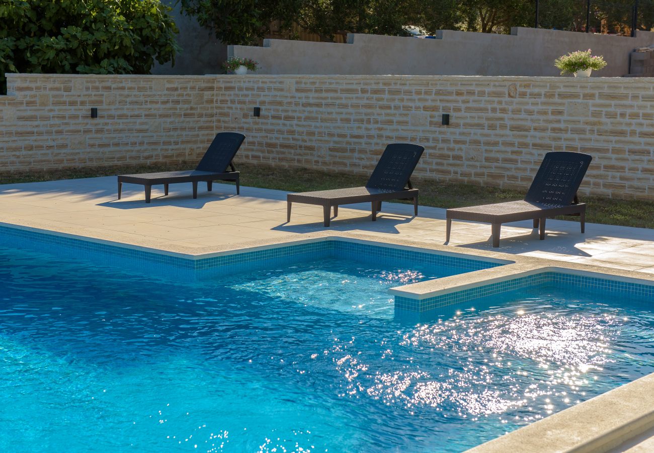 House in Lišane Ostrovicke - Poolincluded - Holiday Home Maslina 