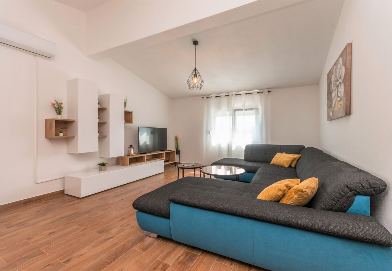 House in Lišane Ostrovicke - Poolincluded - Holiday Home Maslina 