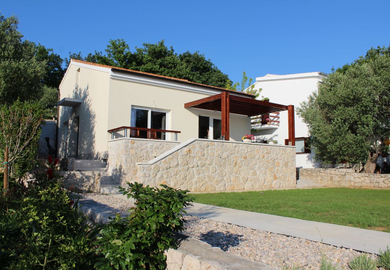 House in Maslenica - Beachfront villa Nikola
