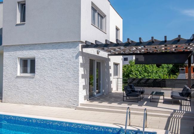 House in Šibenik - Poolincluded - Villa Sibenik House in Šibenik - Poolincluded - Villa Sibenik