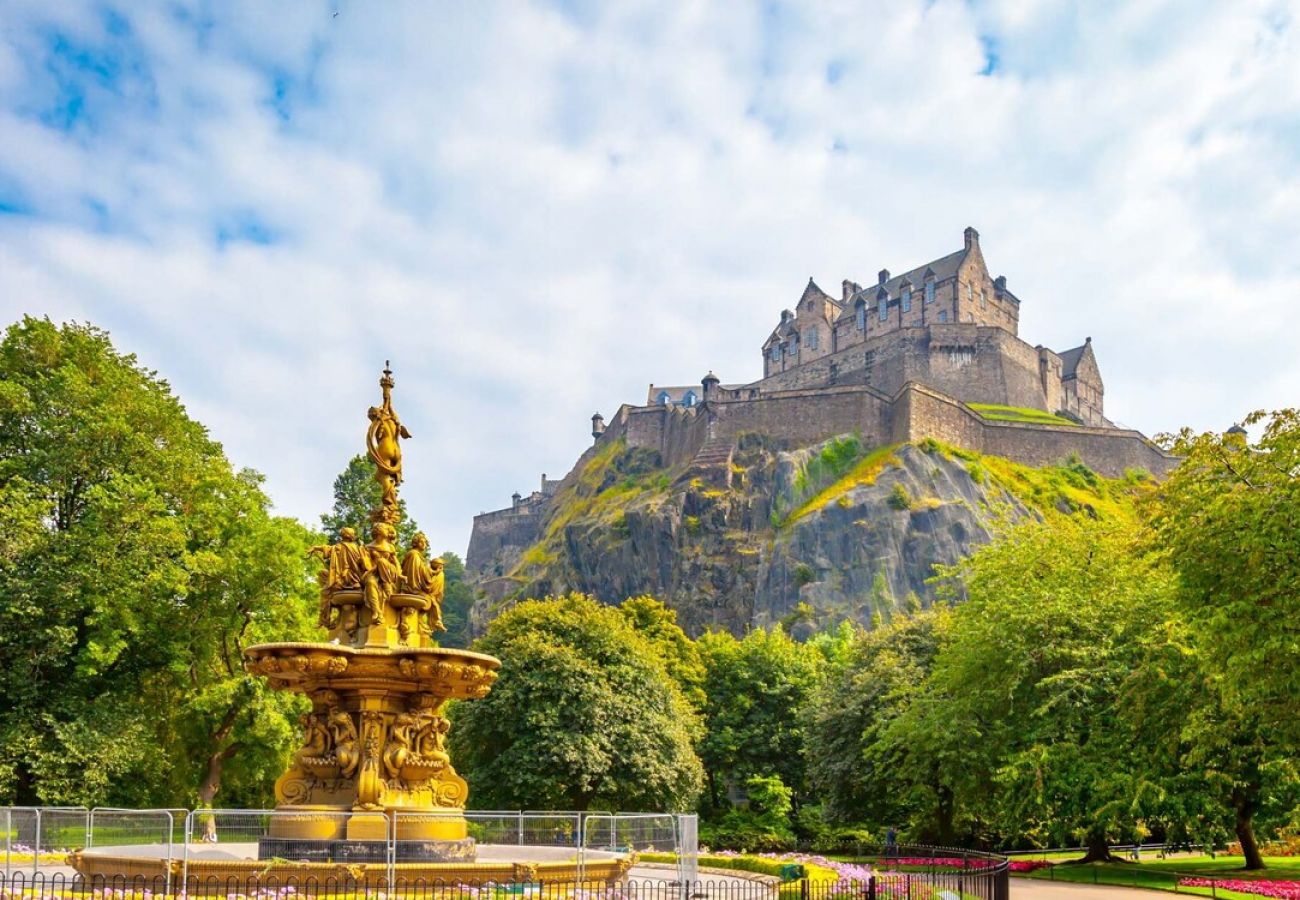 Apartment in Edinburgh - Luxury Modern 3 Bed City Centre Apartment