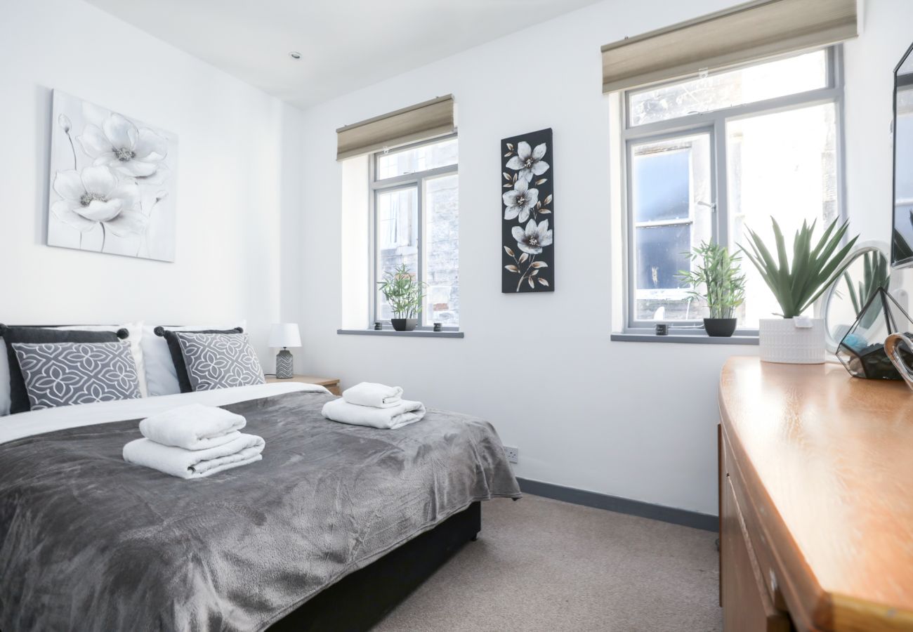 Apartment in Edinburgh - Luxury Modern 3 Bed City Centre Apartment
