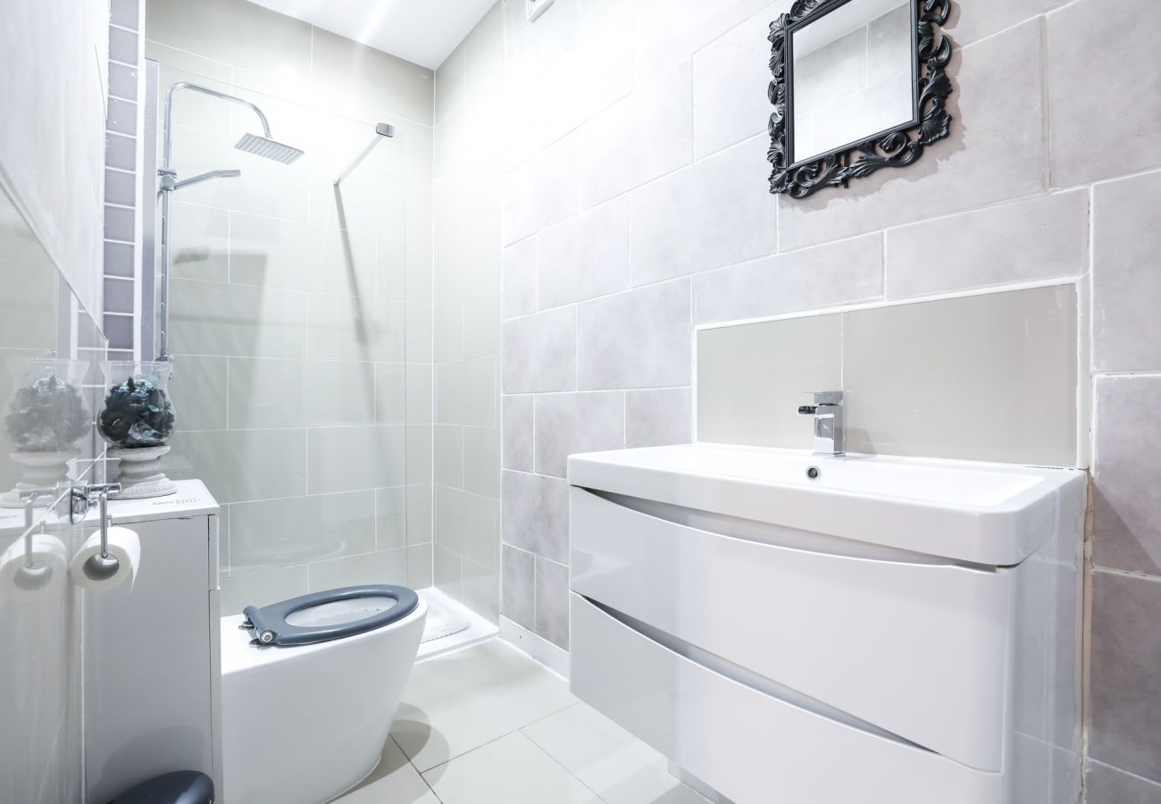 Apartment in Edinburgh - Luxury Modern 3 Bed City Centre Apartment