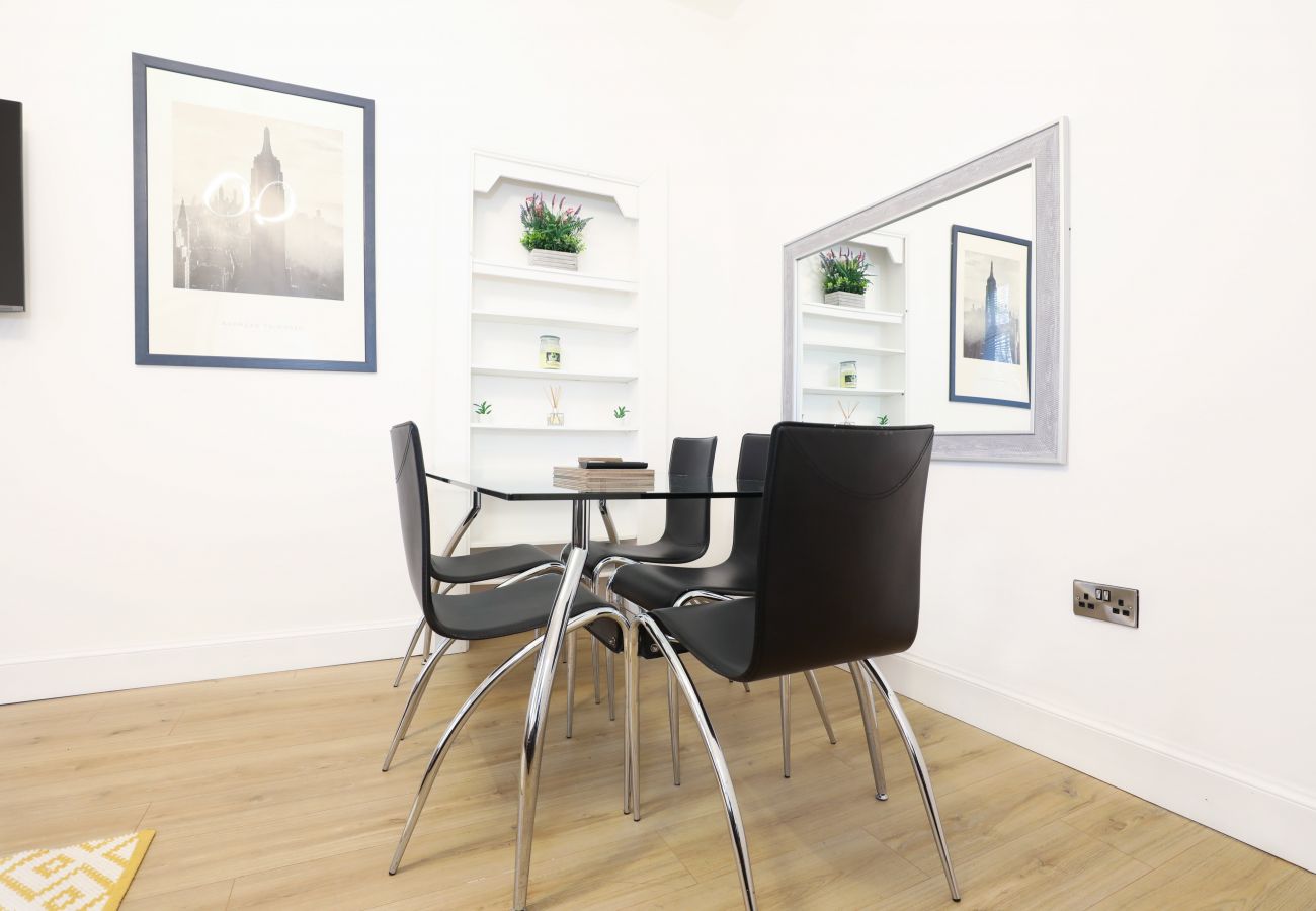 Apartment in Edinburgh - Brand New Luxurious Three Bed Apartment