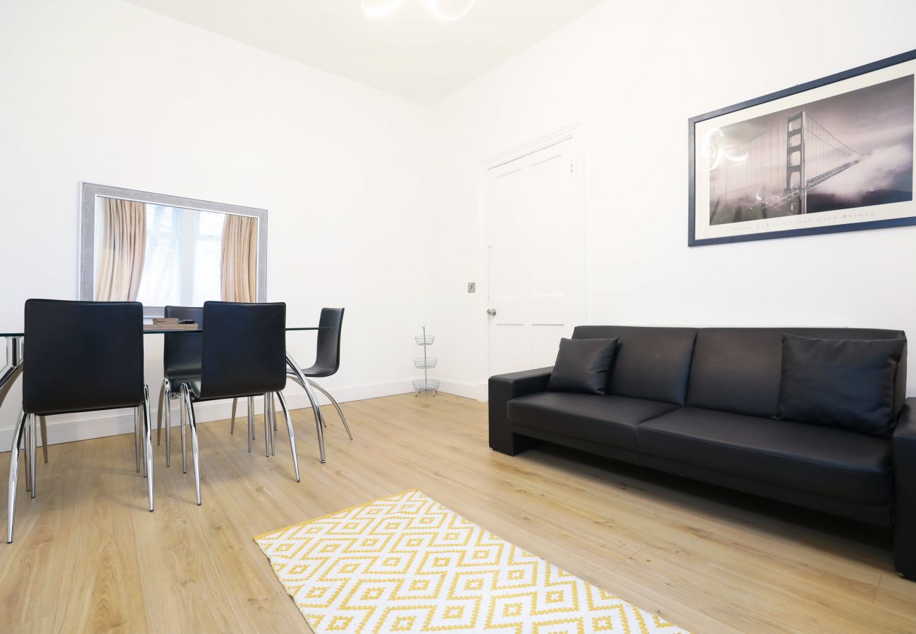 Apartment in Edinburgh - Brand New Luxurious Three Bed Apartment