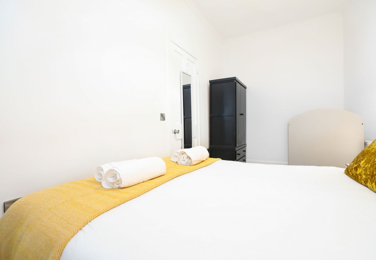 Apartment in Edinburgh - Brand New Luxurious Three Bed Apartment