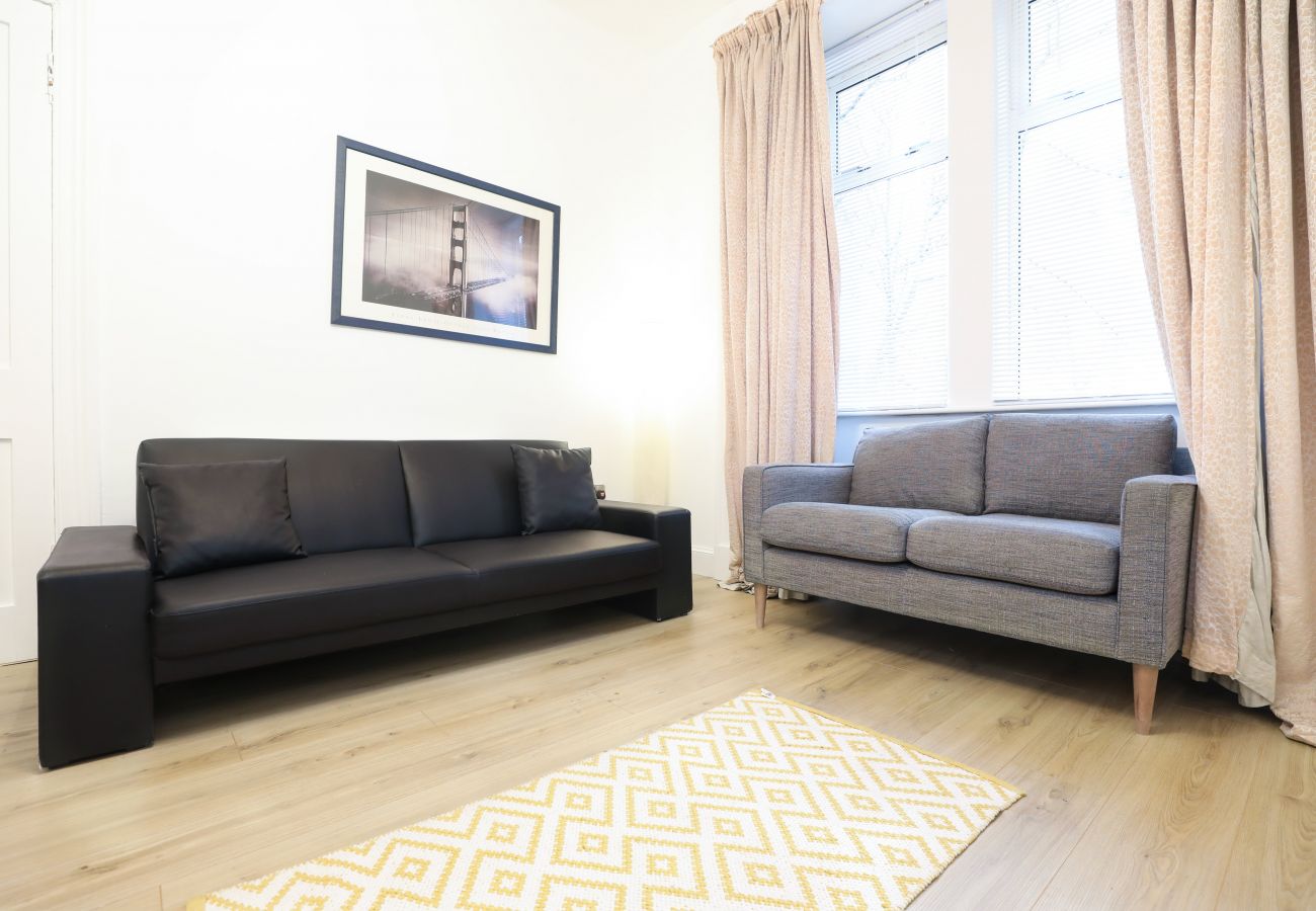 Apartment in Edinburgh - Brand New Luxurious Three Bed Apartment
