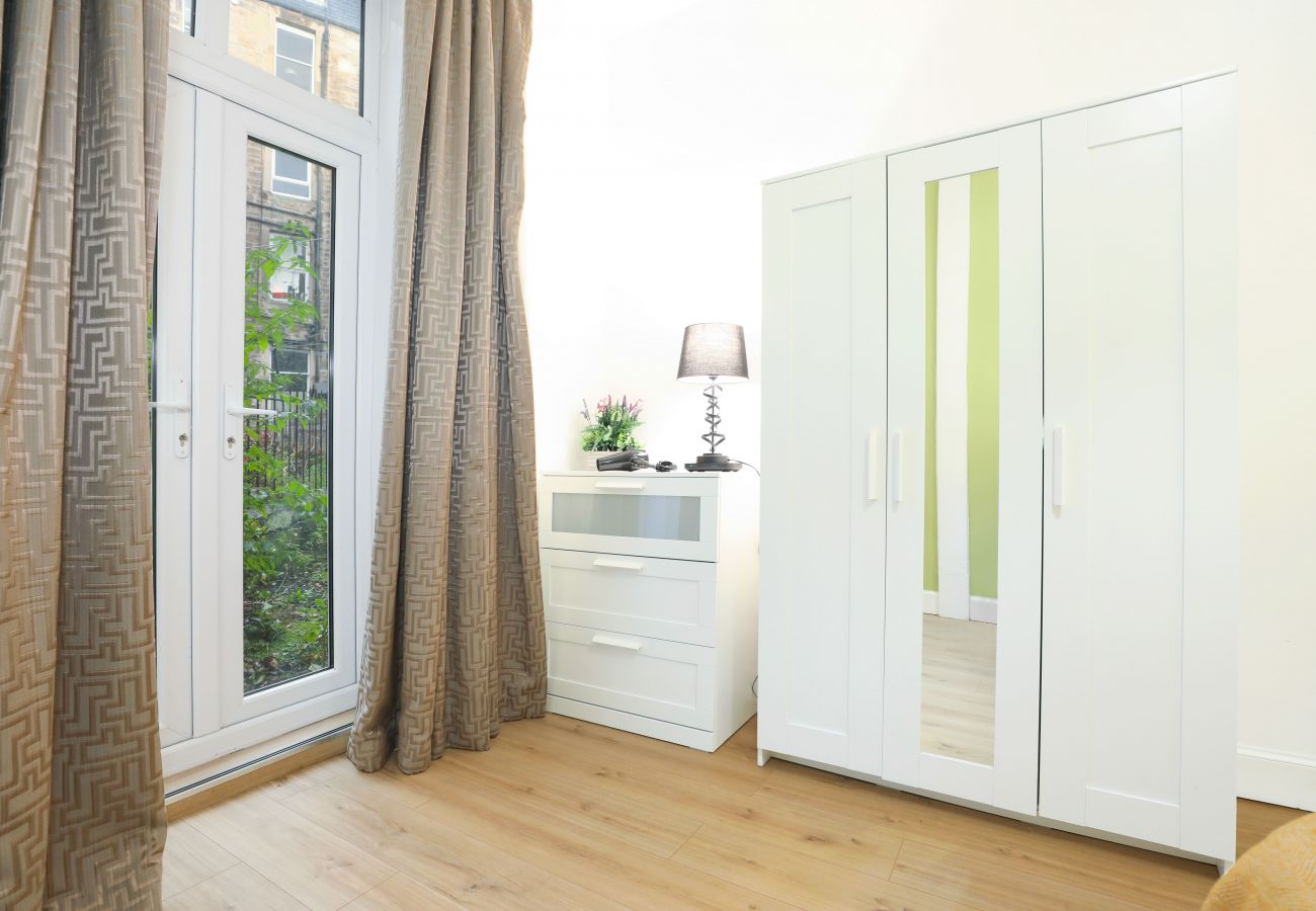 Apartment in Edinburgh - Brand New Luxurious Three Bed Apartment