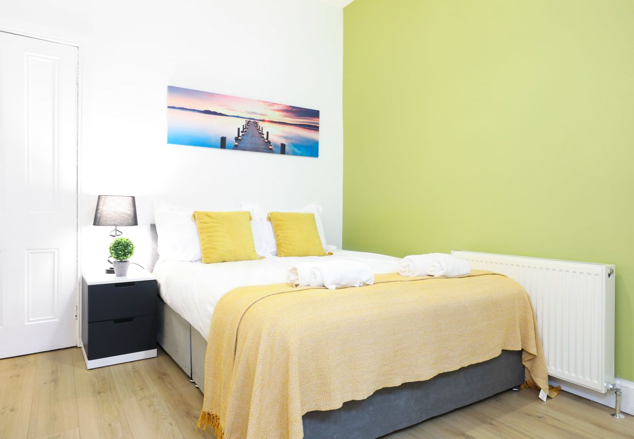 Apartment in Edinburgh - Brand New Luxurious Three Bed Apartment
