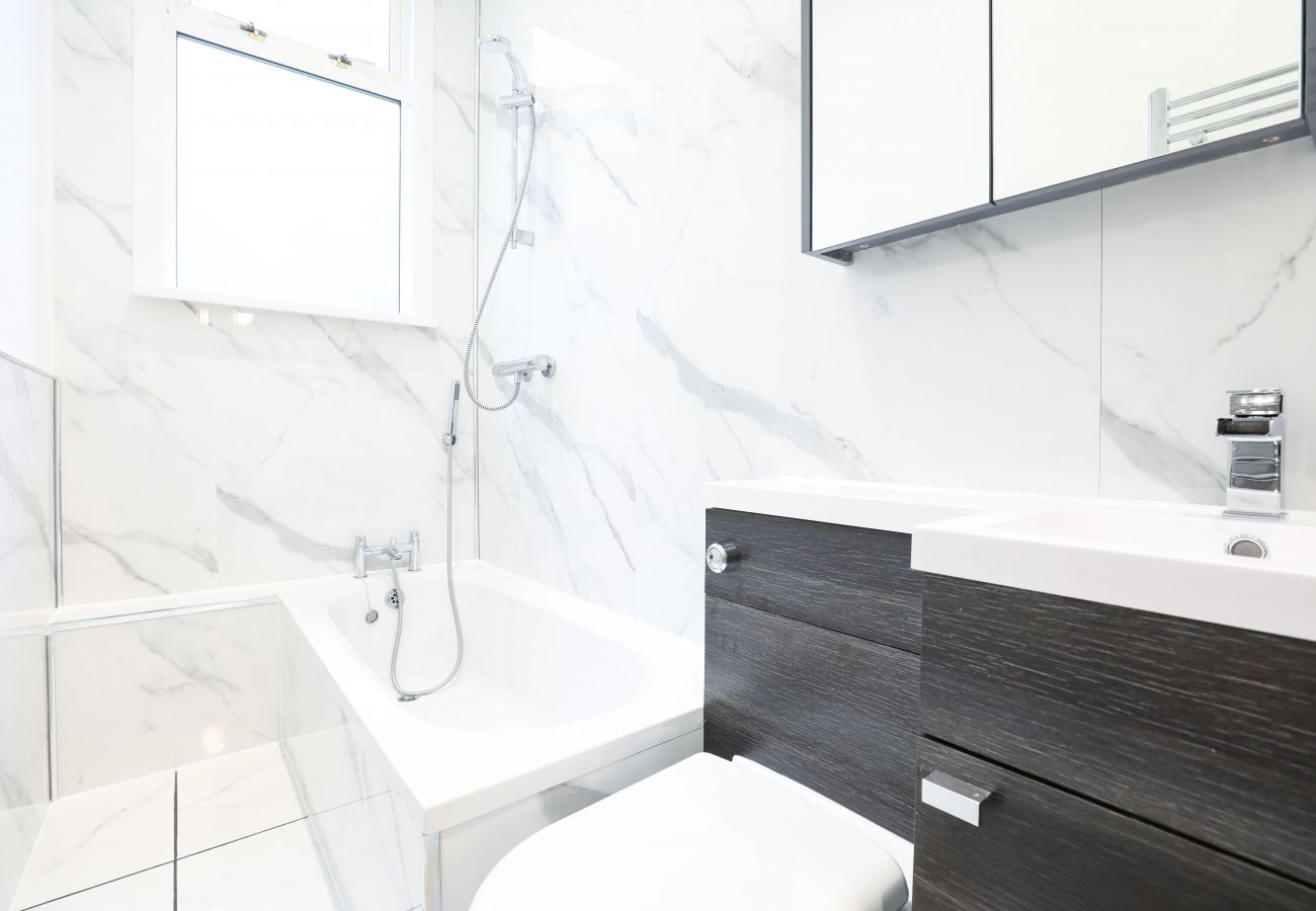 Apartment in Edinburgh - Brand New Luxurious Three Bed Apartment