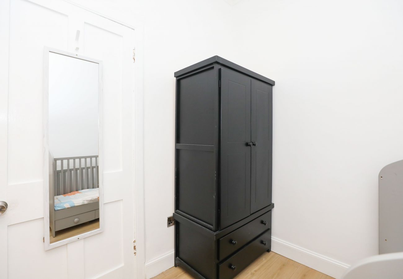 Apartment in Edinburgh - Brand New Luxurious Three Bed Apartment