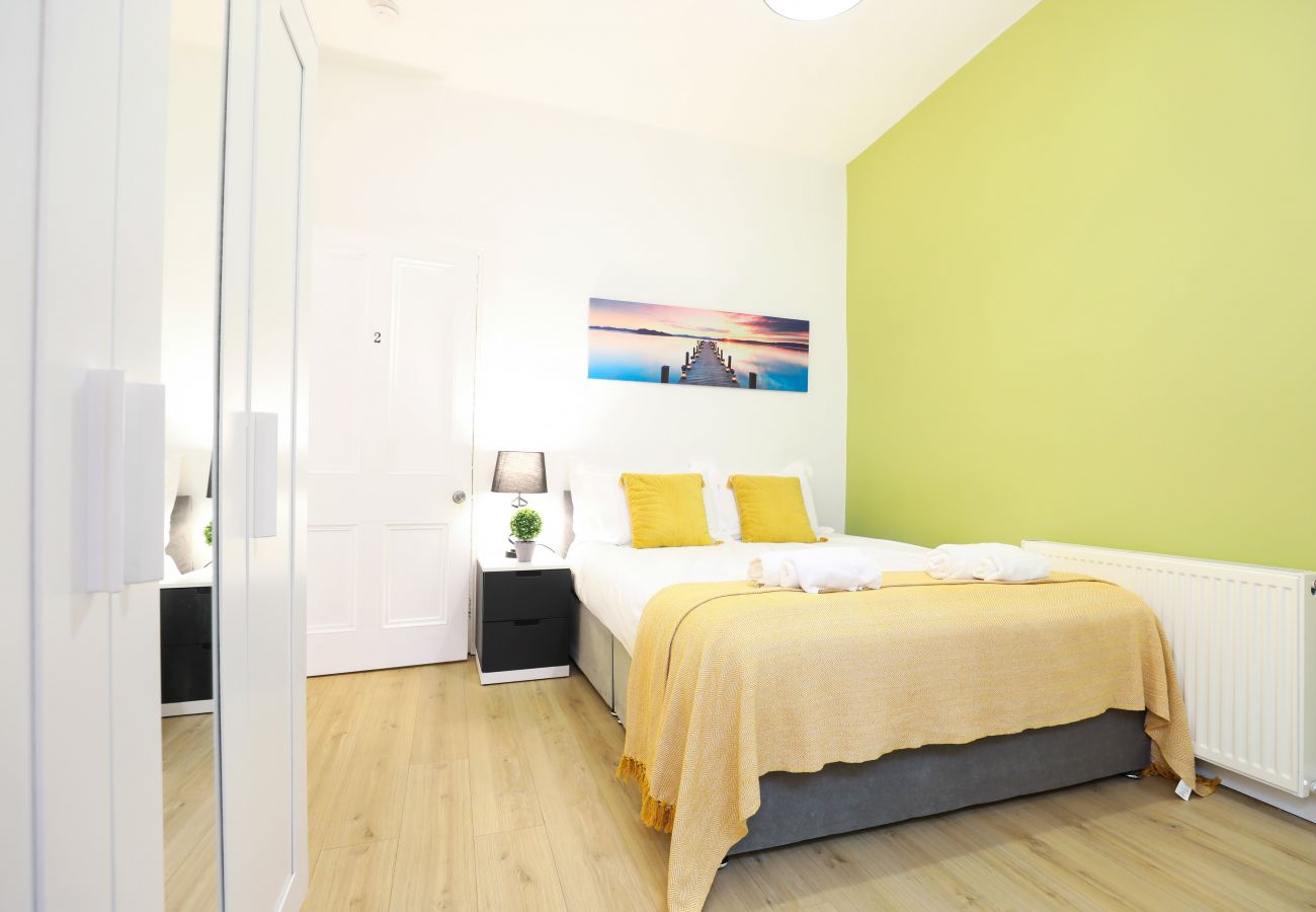 Apartment in Edinburgh - Brand New Luxurious Three Bed Apartment