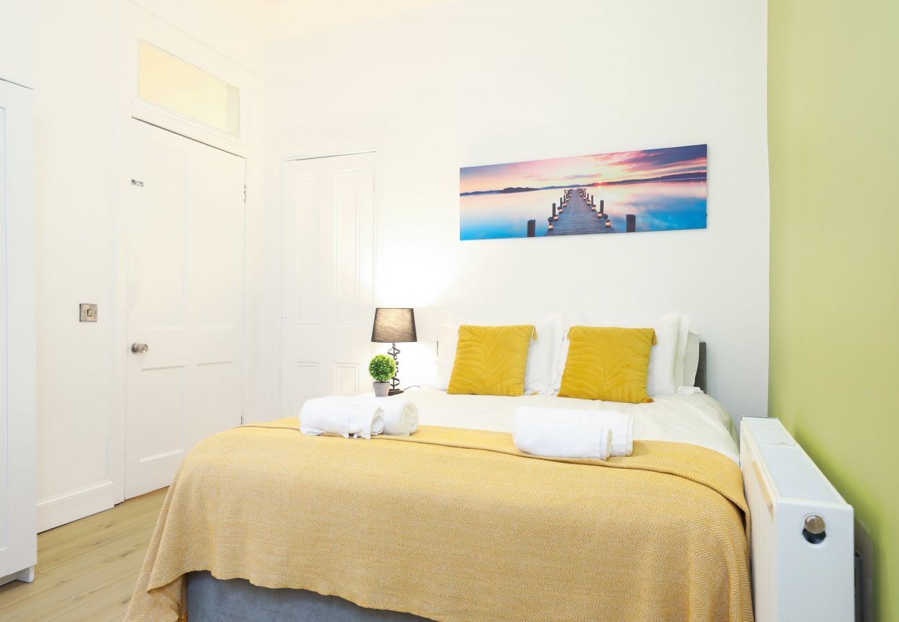 Apartment in Edinburgh - Brand New Luxurious Three Bed Apartment