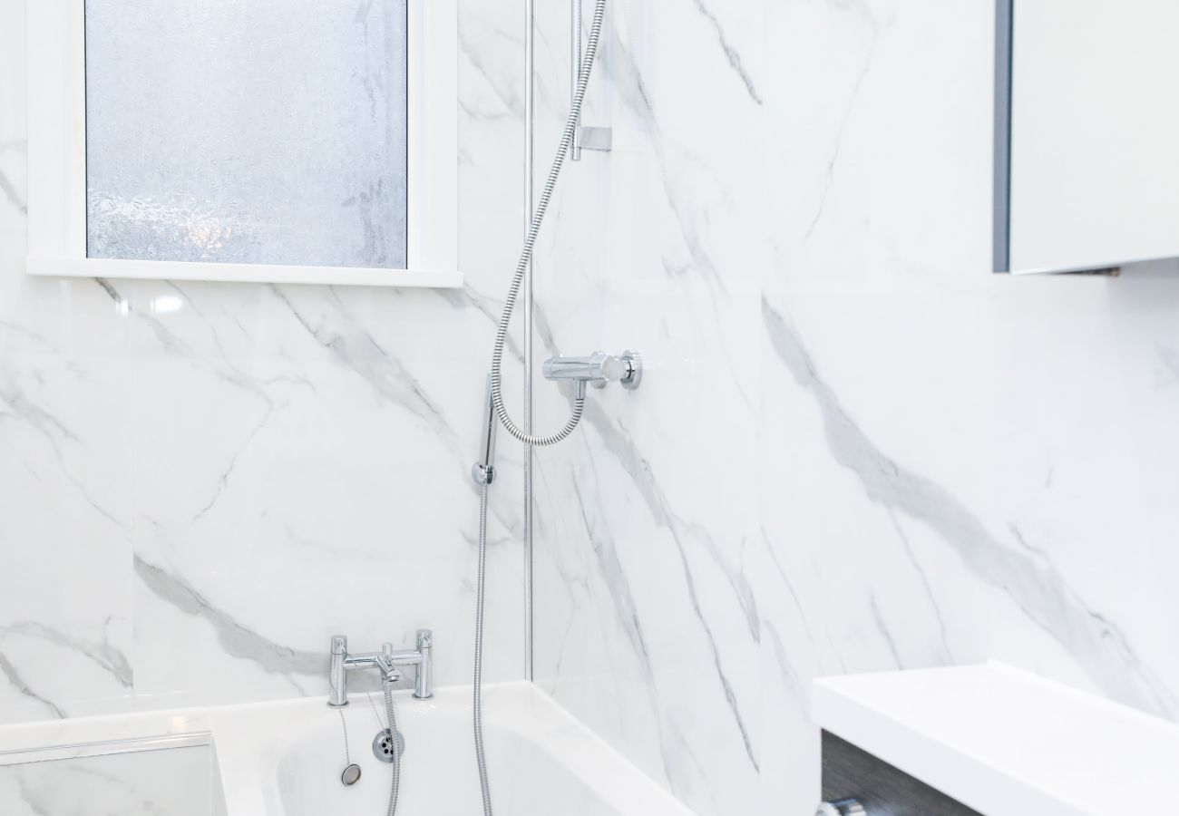 Apartment in Edinburgh - Brand New Luxurious Three Bed Apartment