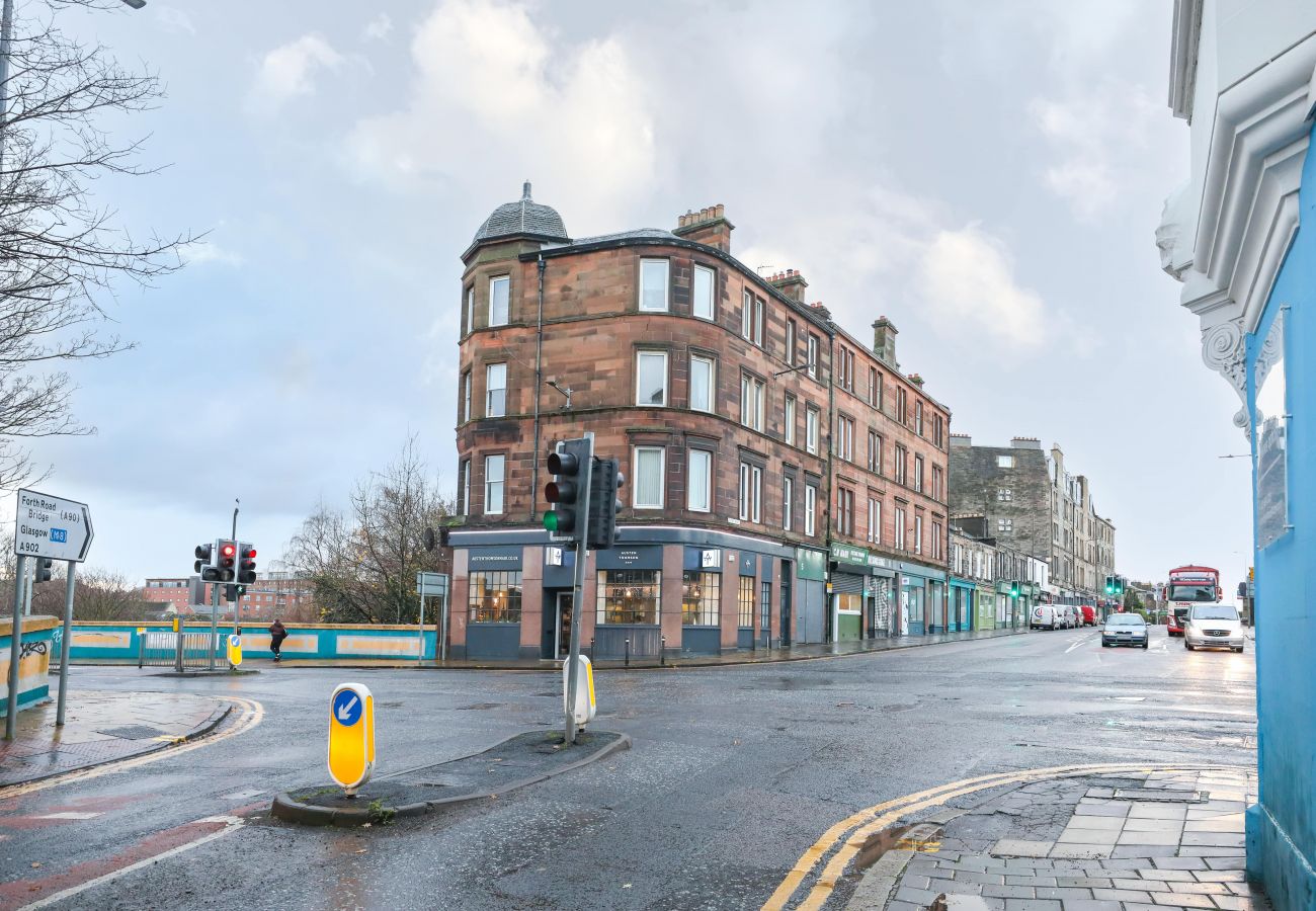 Apartment in Edinburgh - Brand New Luxurious Three Bed Apartment