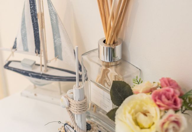 Apartment in Edinburgh - Elegant 2 Bedroom City Centre Apartment - Free Parking - Private Balcony Apartment in Edinburgh - Elegant 2 Bedroom City Centre Apartment - Free Parking - Private Balcony