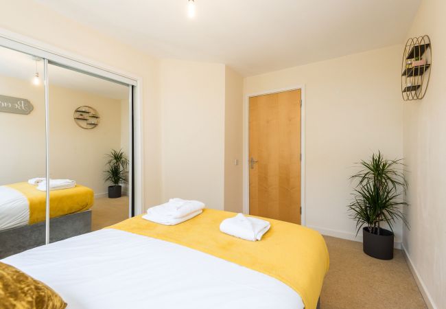 Apartment in Edinburgh - Elegant 2 Bedroom City Centre Apartment - Free Parking - Private Balcony Apartment in Edinburgh - Elegant 2 Bedroom City Centre Apartment - Free Parking - Private Balcony