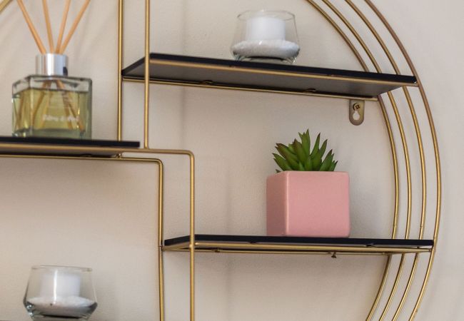 Apartment in Edinburgh - Elegant 2 Bedroom City Centre Apartment - Free Parking - Private Balcony Apartment in Edinburgh - Elegant 2 Bedroom City Centre Apartment - Free Parking - Private Balcony