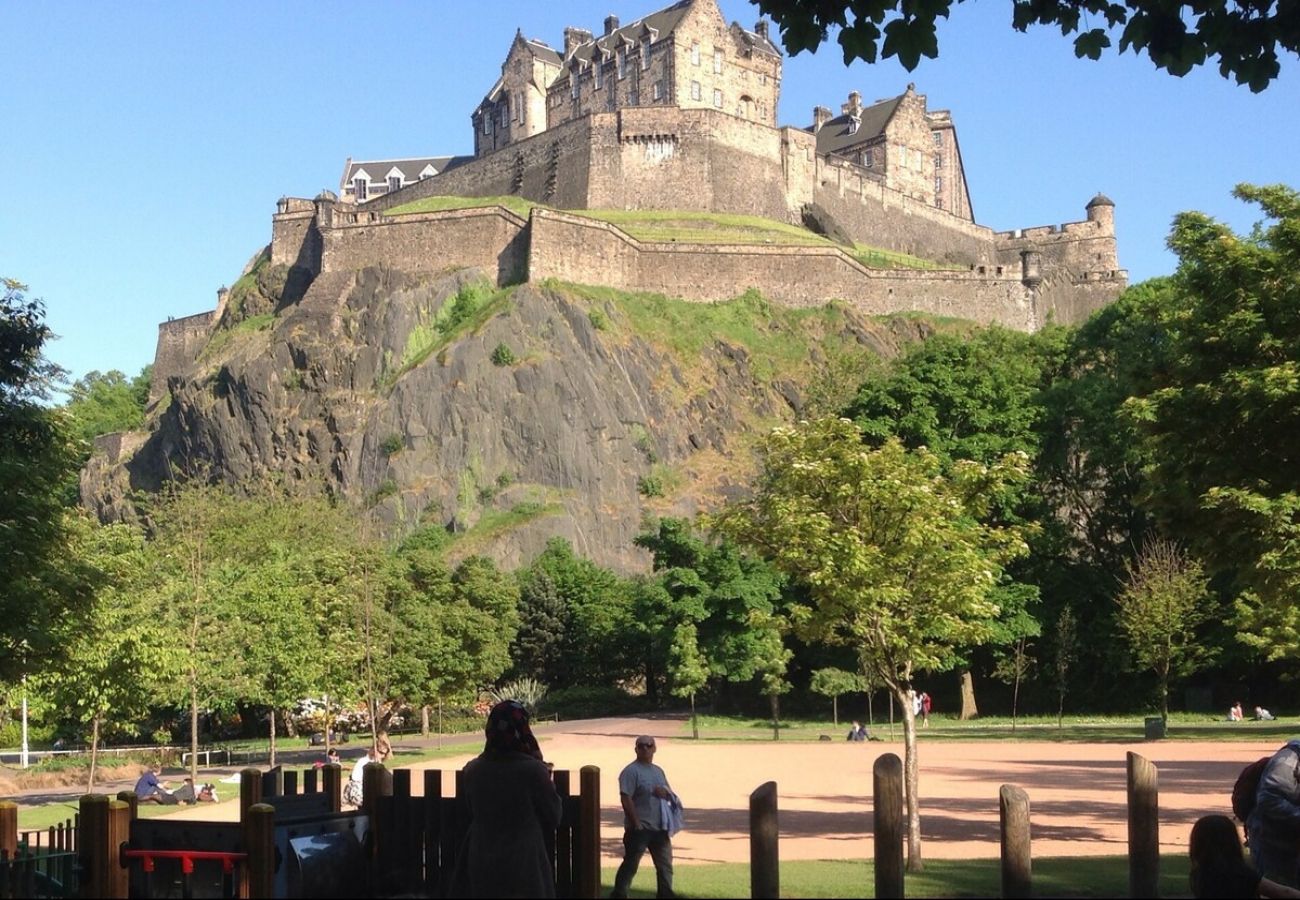 House in Edinburgh - Beautiful 2 Bedroom House - Edinburgh
