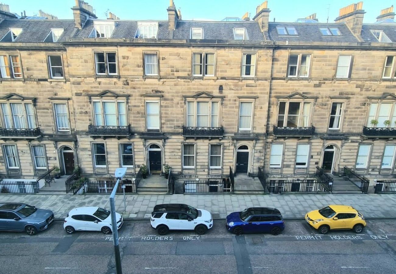 Apartment in Edinburgh - Stunning  2 Bedroom Georgian Apartment 