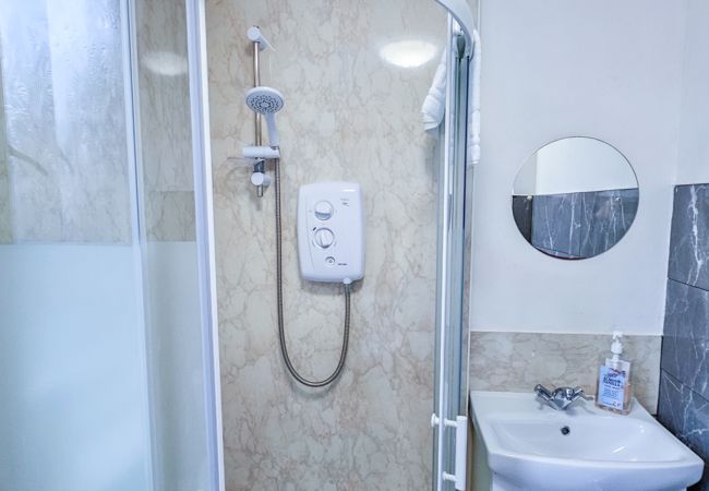 Rent by room in Inverness - mySTAYINN Telford Guest House Room 2 Rent by room in Inverness - mySTAYINN Telford Guest House Room 2