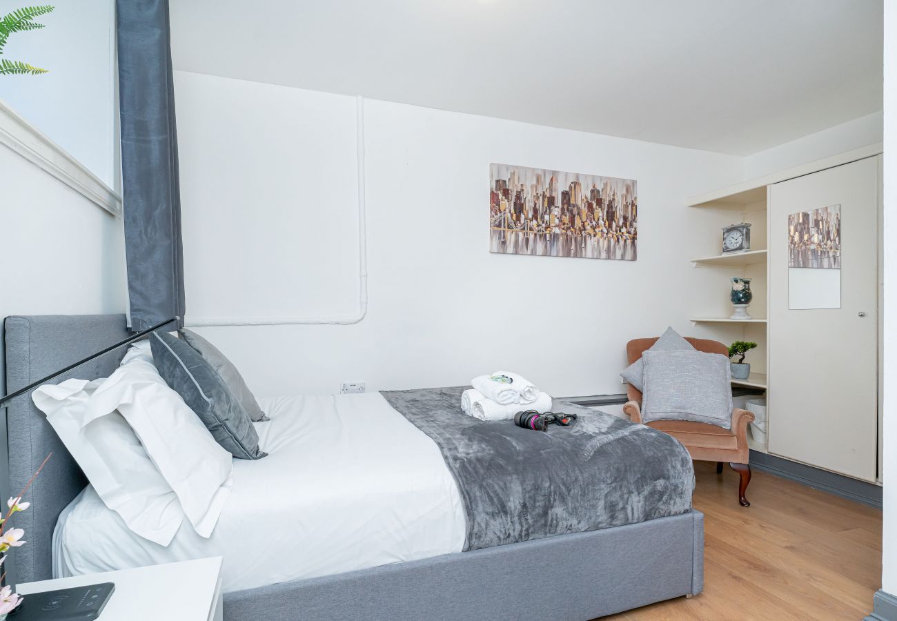 Apartment in Edinburgh - Luxury Five Bedroom Deluxe Duplex - City Centre