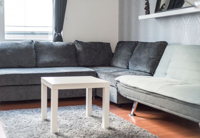 Apartment in Edinburgh - Modern Spacious 3 Bedroom City Centre Apartment - Free Parking - Private Balcony