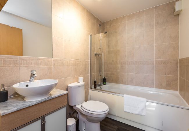 Apartment in Edinburgh - Spacious 3 Bedroom Apartment - Free Parking - Edinburgh Apartment in Edinburgh - Spacious 3 Bedroom Apartment - Free Parking - Edinburgh