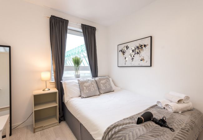 Apartment in Edinburgh - Spacious 3 Bedroom Apartment - Free Parking - Edinburgh Apartment in Edinburgh - Spacious 3 Bedroom Apartment - Free Parking - Edinburgh