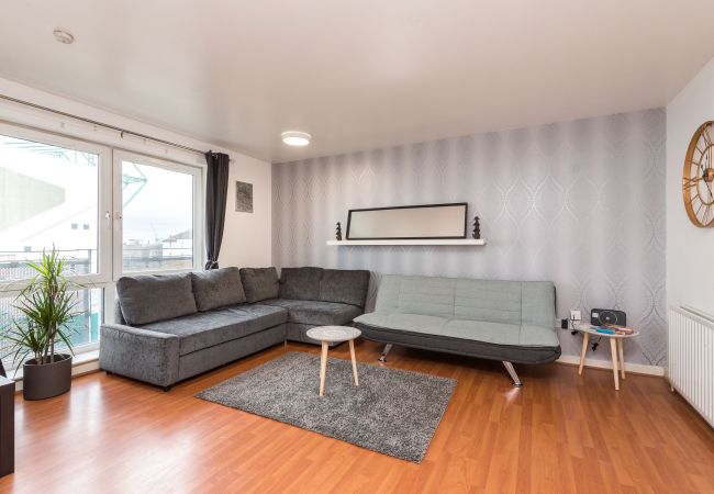 Apartment in Edinburgh - Modern Spacious 3 Bedroom City Centre Apartment - Free Parking - Private Balcony