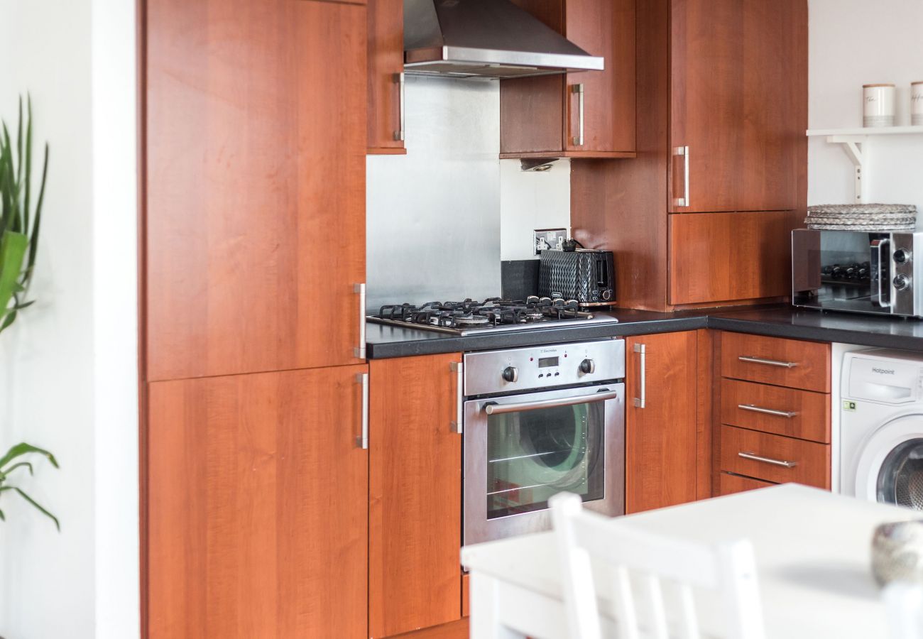 Apartment in Edinburgh - Spacious 3 Bedroom Apartment - Free Parking - Edinburgh