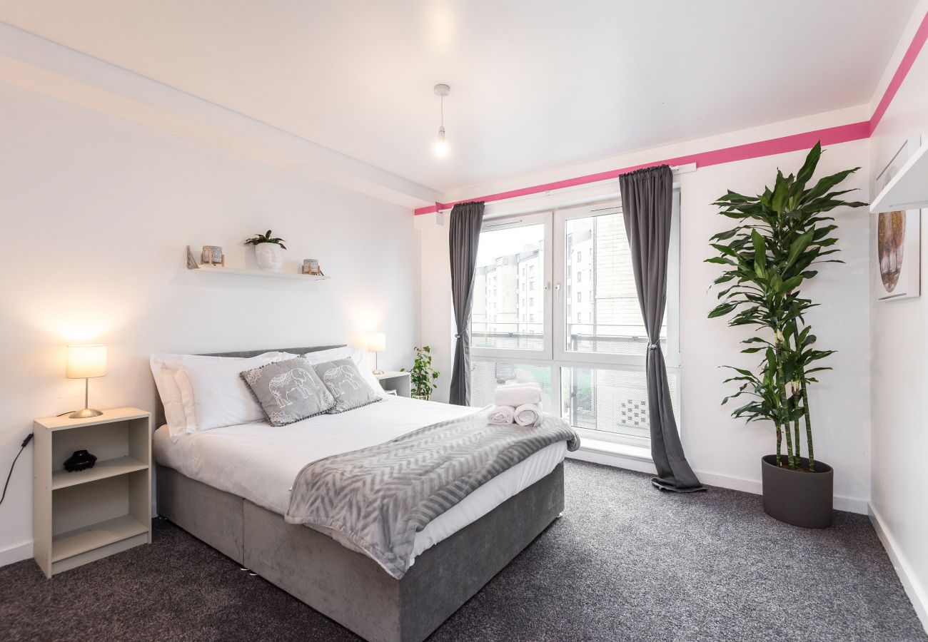 Apartment in Edinburgh - Lovely 3 Bedroom Apartment - Free Parking
