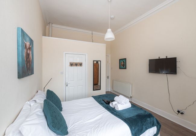 Rent by room in Edinburgh - Cosy Edinburgh - Double-Room Ensuite - Spittal st