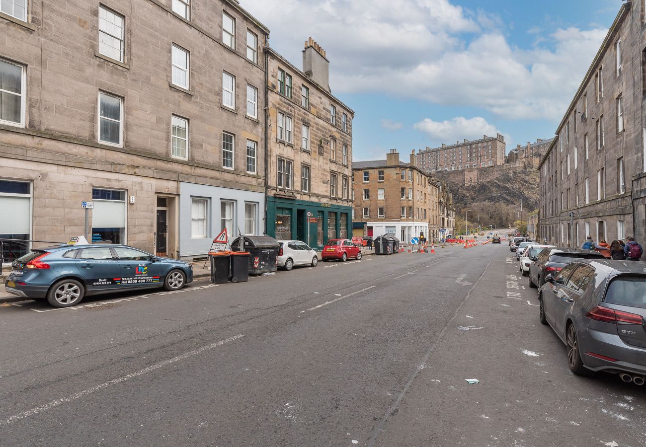 Rent by room in Edinburgh - Cosy Edinburgh - Double-Room Ensuite - Spittal st