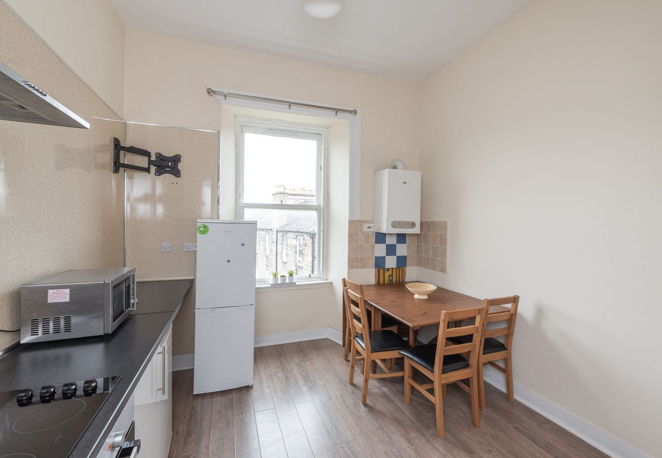 Rent by room in Edinburgh - Cosy Edinburgh - Double-Room Ensuite - Spittal st