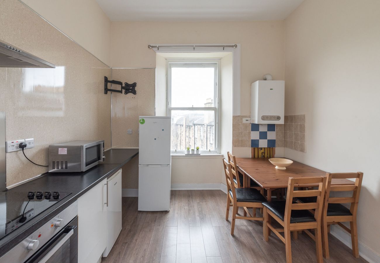 Rent by room in Edinburgh - Cosy Edinburgh - Double-Room Ensuite - Spittal st