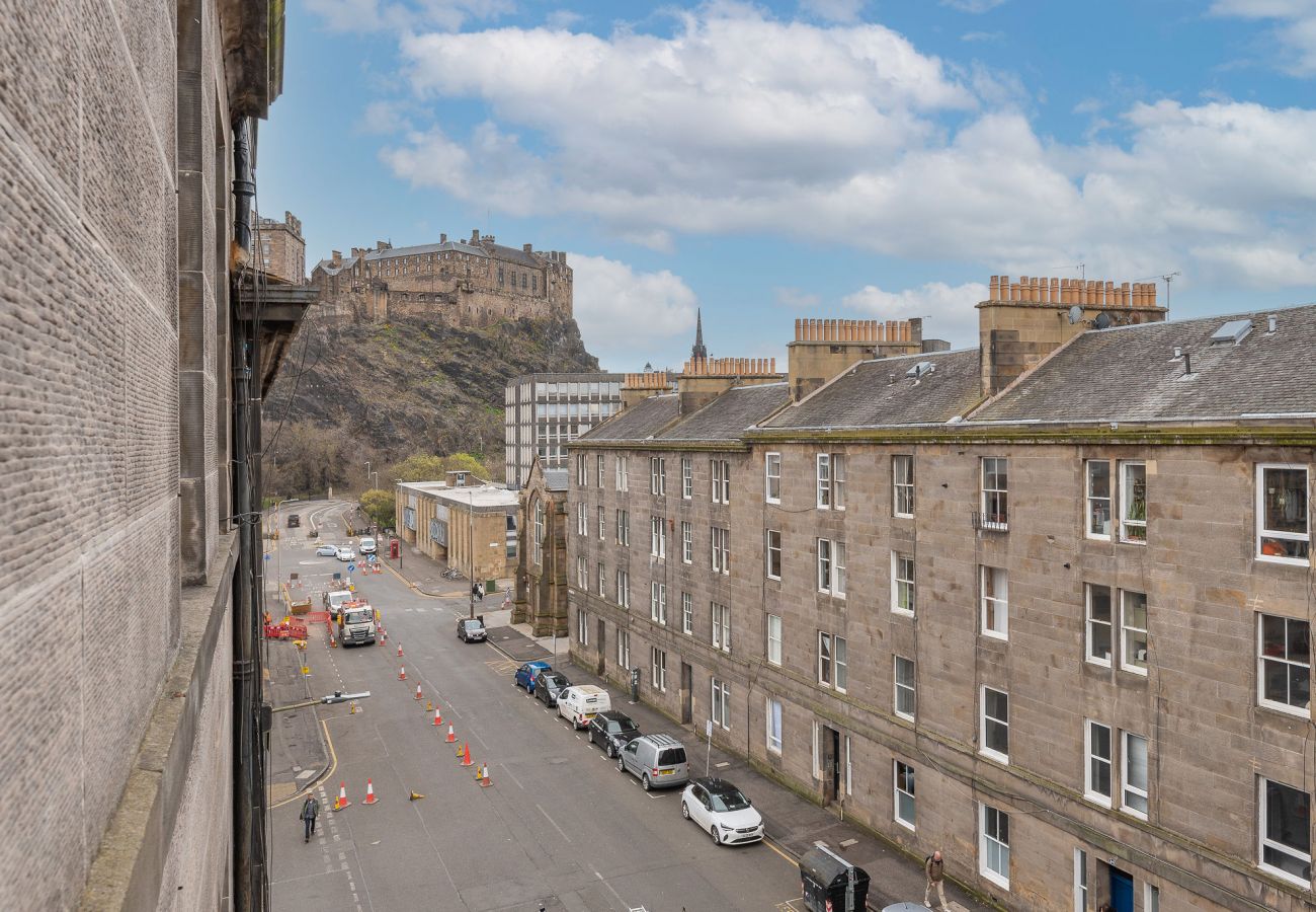 Rent by room in Edinburgh - Immaculate Quad-Room Ensuite - Edinburgh
