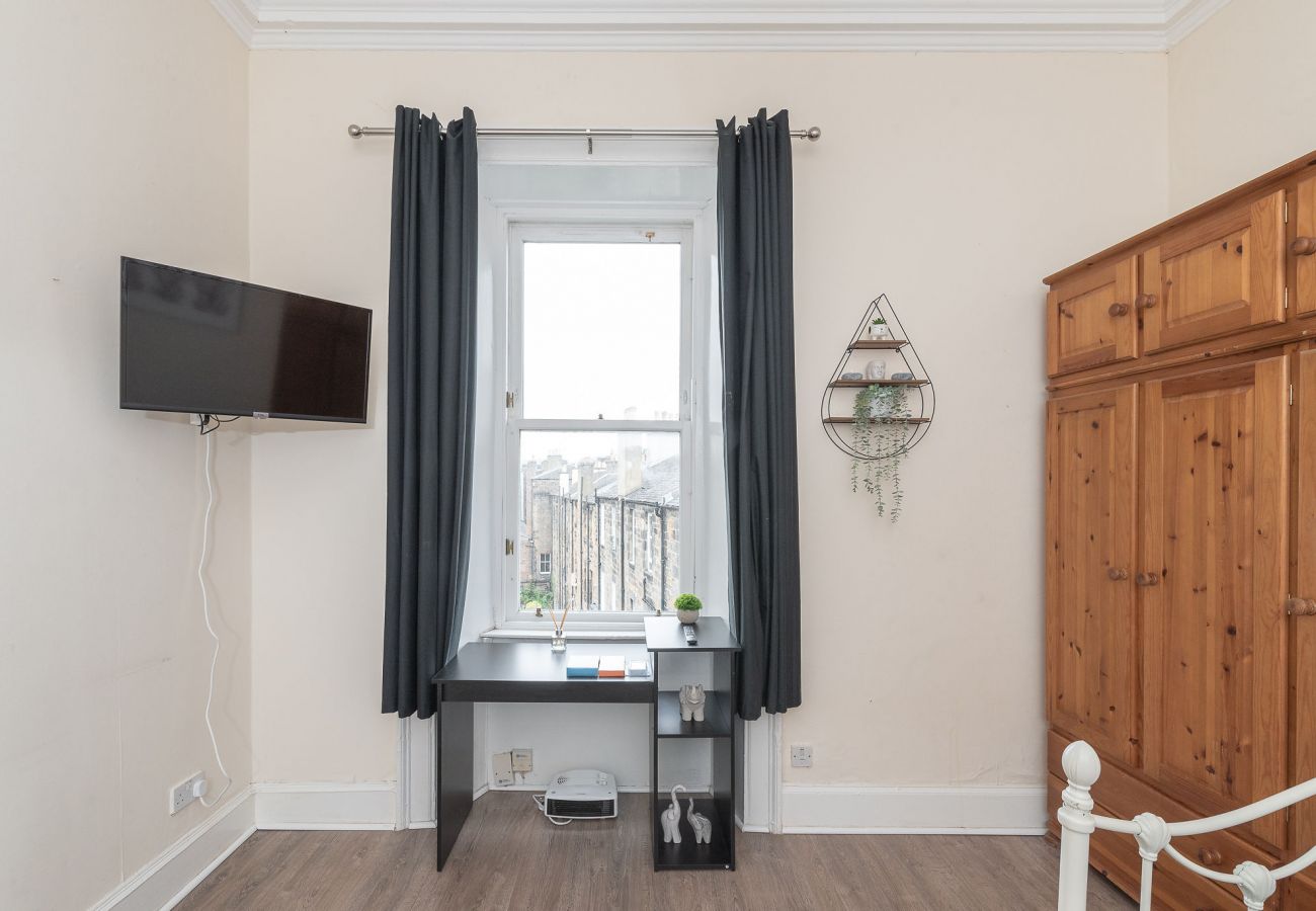 Rent by room in Edinburgh - Welcoming Edinburgh - Double-Room Ensuite - Spittal st