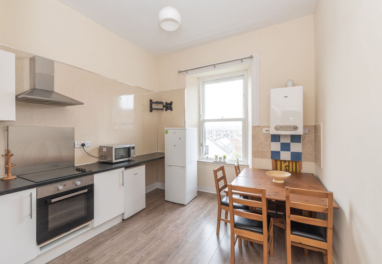 Rent by room in Edinburgh - Tranquil Quad-Room Ensuite - Edinburgh
