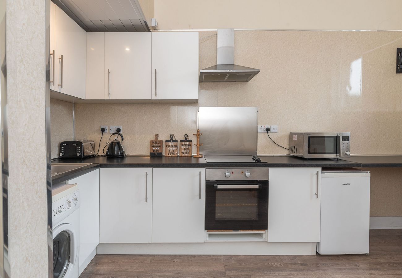 Rent by room in Edinburgh - Tranquil Quad-Room Ensuite - Edinburgh