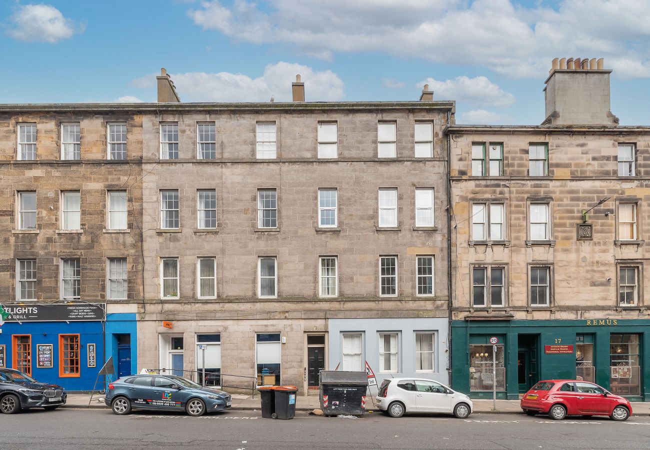 Rent by room in Edinburgh - Tranquil Quad-Room Ensuite - Edinburgh
