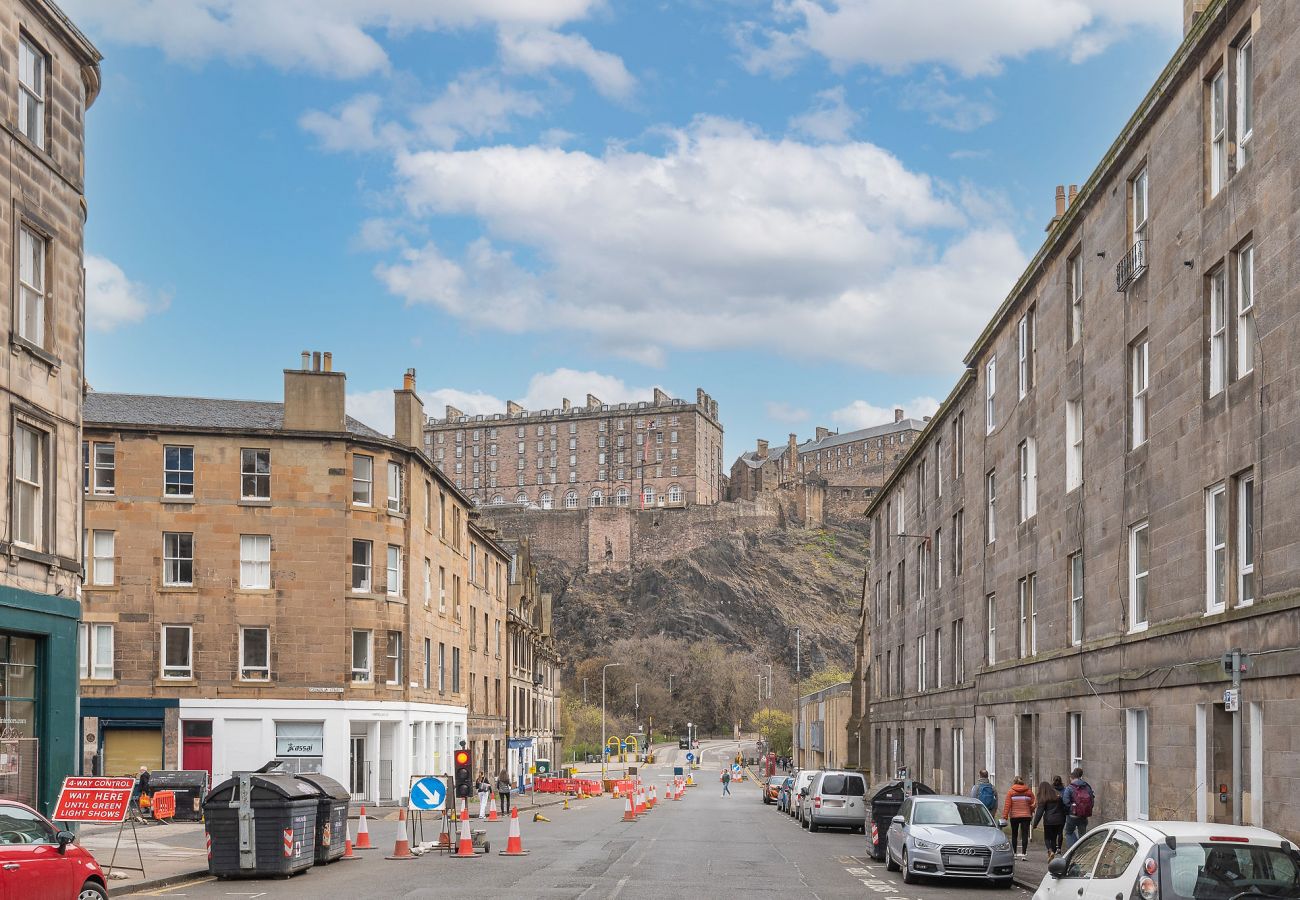 Rent by room in Edinburgh - Tranquil Quad-Room Ensuite - Edinburgh